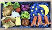 いわき市で高校生が開発した「宇宙弁当」試食会開催 青色ご飯と宇宙人ウインナーが話題