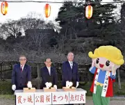 霞ケ城公園桜まつり開幕、夜桜ライトアップで二本松の春を彩る