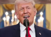 トランプ米大統領、イラン情勢で緊急記者会見へ　「ホルムズ海峡を開けろ」と警告