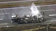 九州道でキャリアカー炎上、上下線通行止めに 福岡県直方市