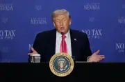 トランプ氏、ガソリン価格上昇で減税策を誇示 チップ課税撤廃も訴え