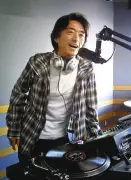 DJ OSSHYの軌跡：家業継承からラジオでディスコ革命へ