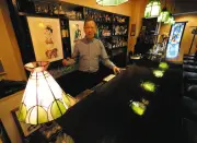 港区新橋のバー「Frank」マスターが水彩画展、GWに二十数点を店内展示