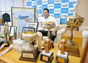 中日OB小松辰雄さん、故郷・石川県志賀町に記念品寄贈「復興の力に」