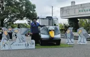 上野動物園に「ハシビロカート」登場、小池知事も視察でPR