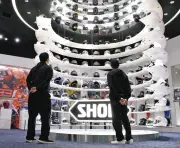 SHOEIヘルメットパークが茨城・稲敷にオープン、ライダーで賑わう
