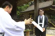 サッカーW杯へ日本代表の必勝祈願　山本技術委員長が熊野本宮大社を参拝