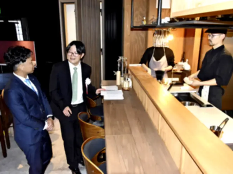 旧米蔵を改装した多目的施設「つながるBASE」が福島・浅川町にオープン、駅前活性化へ