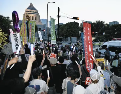 「誰ひとり戦争で死なせない」国会前で改憲阻止訴え、1万人参加