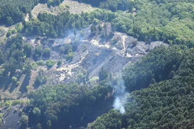 三重・津市の山林火災、10ヘクタール焼くも民家への延焼なし 鎮火めど立たず