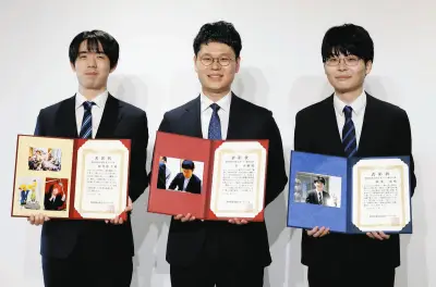藤井聡太六冠が6年連続6回目の関西囲碁将棋記者クラブ賞受賞、井山裕太碁聖も6年連続18回目