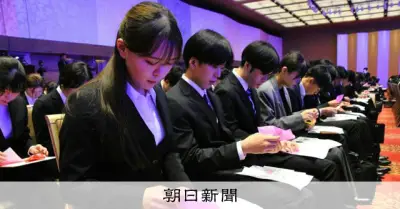 今春卒業の大学生、就職率98.0%で過去2番目の高さ、売り手市場続く
