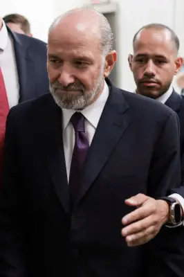 米商務長官、エプスタイン巡る証言で賛否 議会で非公開証言