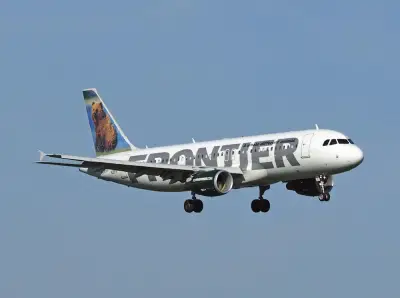 米デンバー空港で離陸中の航空機が滑走路で人を轢く、容体は不明