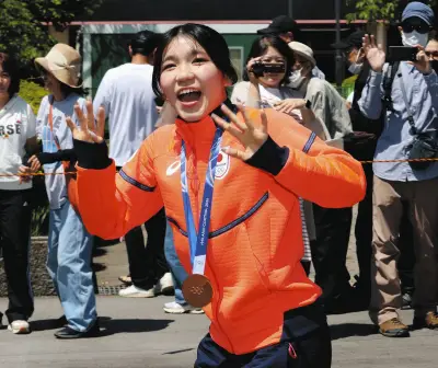 銅メダルの野明花菜選手、地元下諏訪でパレード「感謝忘れず頑張る」