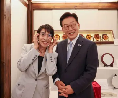 高市首相、韓国大統領に鯖江眼鏡贈呈　記念撮影で笑顔の交流