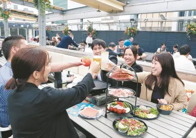 松屋銀座の屋上ビアガーデンが今年も開幕、会社員「最高です」