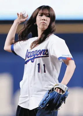 スノーボード金メダリスト深田茉莉、バンテリンドームで始球式に挑戦