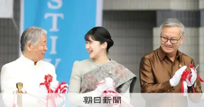 愛子さま、緑の民族衣装でラオスフェスに出席　歓迎の舞に拍手