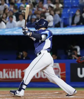 西武・渡部が延長十一回に勝ち越し二塁打、２安打２打点の活躍で３連勝