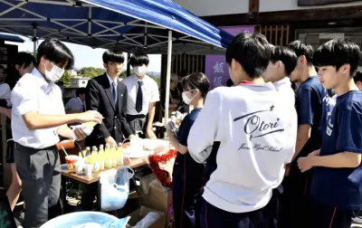 横浜市中学生が福島でグルメ博、地サイダー販売で交流