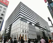 銀座シックスで刺激臭、約10人が体調不良を訴える