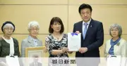 拉致被害早期解決求め横田早紀江さんらが木原担当相と面会、1125通のメッセージ手渡す