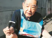 タバコのポイ捨て13万本を拾った88歳編集長「ぶんがくさん」の定点調査