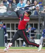 村上宗隆が先制15号ソロ、岡本和真が適時打 大谷翔平は1番で出場