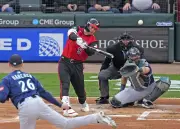 村上、逆方向へ15号ソロ メジャートップに再浮上