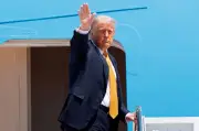 トランプ氏、2期目初の訪中へ出発 習氏と2日連続会談