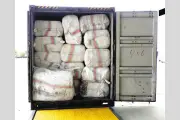 覚醒剤215キロ密輸容疑でネパール人ら3人逮捕、末端価格114億円