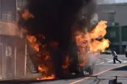 三重・津市の国道23号でトラック炎上、けが人なし 爆発音も