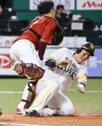 ソフトバンク栗原がソロ含む3打点、楽天に逆転勝ちで連敗脱出