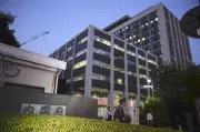 消費者心理、3カ月ぶり改善も基調判断は「弱含み」維持