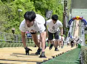 札幌・大倉山で37度の急斜面駆け上がるレース、最後の開催に1850人参加