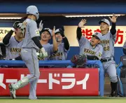阪神が4本塁打で快勝、ヤクルトを下し首位返り咲き