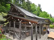 奈良時代創建の大山祇神社、樹齢400年の杉並木と黒糖まんじゅうが魅力