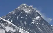 エベレスト登山許可取得者、過去最多の492人に 55カ国・地域から