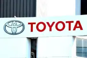 トヨタ売上高50兆円突破、日本企業初の大台 純利益は19%減