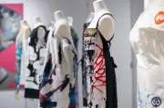 渋谷でアニエスベーのグラフィティ展、ストリートの息吹を伝える50年の軌跡