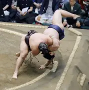 大関復帰の霧島が5連勝、琴桜は3敗目 夏場所5日目
