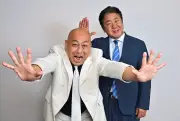 錦鯉54歳「脳みそミニマリスト」躍動、10都市12公演の独演会ツアー「その男、バカにつき」
