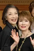 麻実れいと真琴つばさ、56年ぶり再会で宝塚OGコンサート開催へ