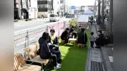 米子駅前通り実証実験、出店者・沿道事業者の評価低く 歩行者は6割好意的