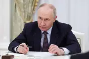 プーチン支持率が7週連続低下、通信制限と無人機攻撃が影響