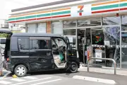岐阜・大垣市で86歳運転の軽乗用車がコンビニに突入、けが人なし