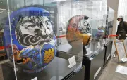 北斗の拳と越谷だるまのコラボレーション、越谷市役所で展示中