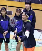 桃田賢斗選手が富岡町でバドミントン教室 ジュニア選手を指導