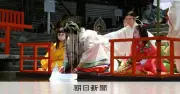京都・葵祭前に斎王代が「御禊の儀」、世界遺産・下鴨神社で心身清める